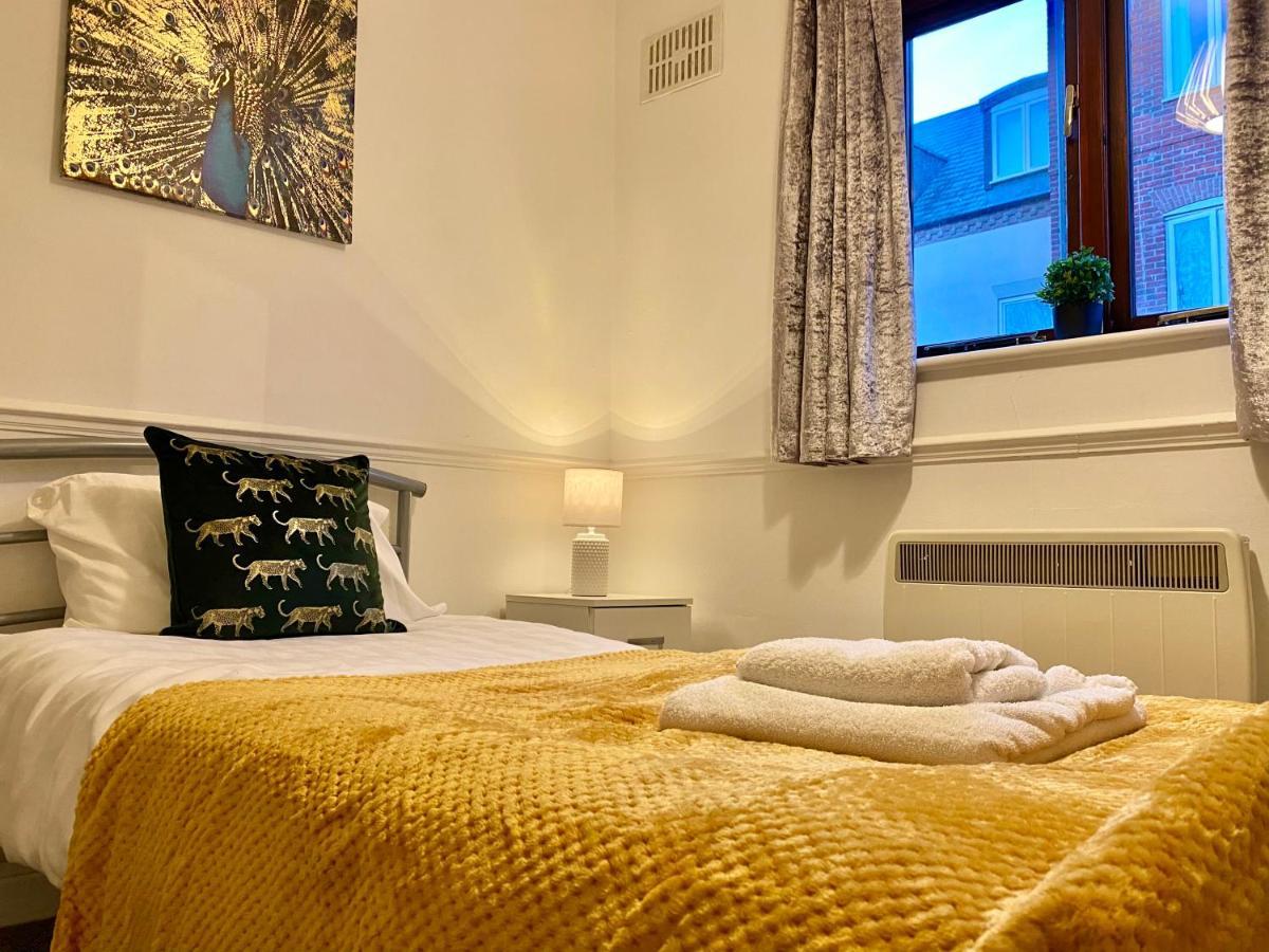 Easyrest Spalding - 4 Beds & Free Parking - Central & Modern Open Plan Apartment - Convenient Location Eksteriør bilde