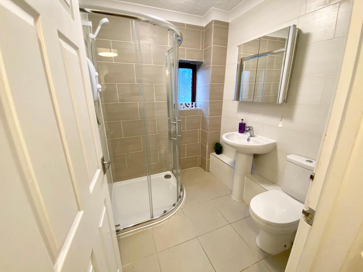 Easyrest Spalding - 4 Beds & Free Parking - Central & Modern Open Plan Apartment - Convenient Location Eksteriør bilde