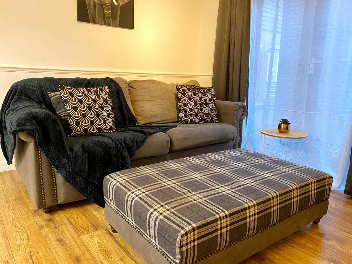 Easyrest Spalding - 4 Beds & Free Parking - Central & Modern Open Plan Apartment - Convenient Location Eksteriør bilde