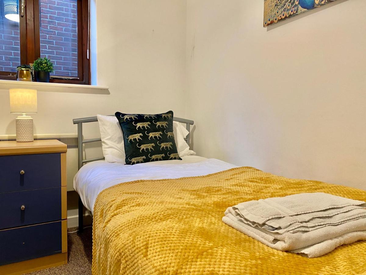 Easyrest Spalding - 4 Beds & Free Parking - Central & Modern Open Plan Apartment - Convenient Location Eksteriør bilde